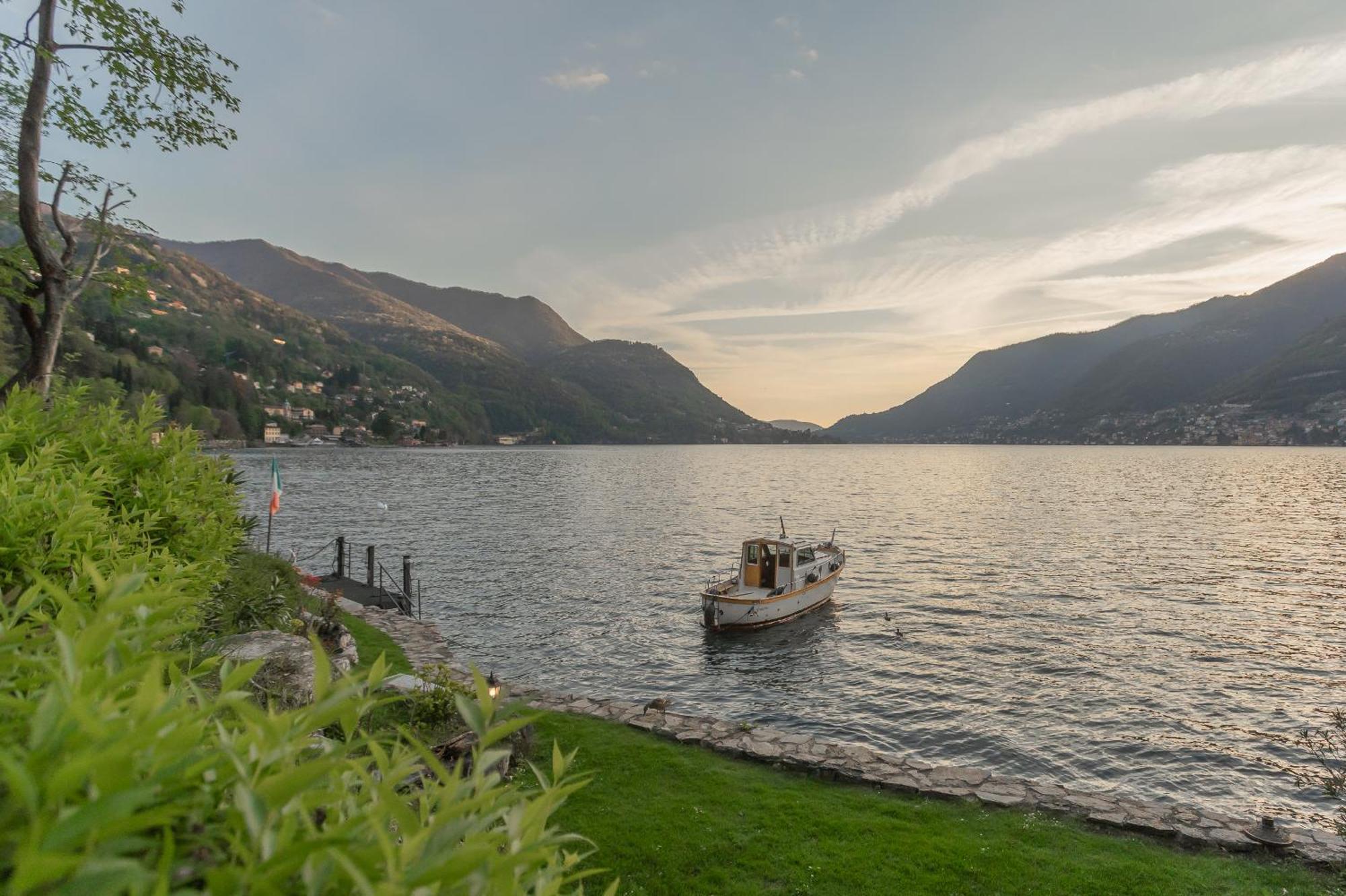 The Writer'S Nest Waterfront Villa By Rent All Como Faggeto Lario Bagian luar foto